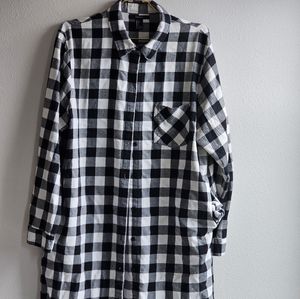Extra long black and white buffalo plaid button down tunic Shacket L/XL